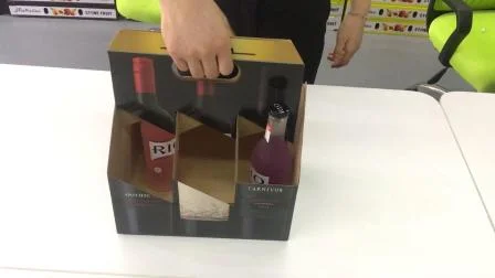 Confezione da quattro bottiglie di vino, birra, supporto in carta con superficie lucida